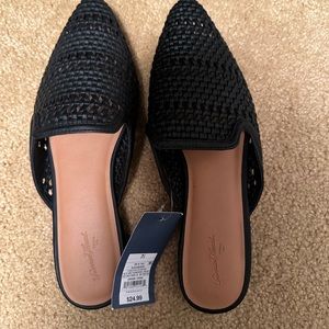 Universal Threads black flats brand new with tags
